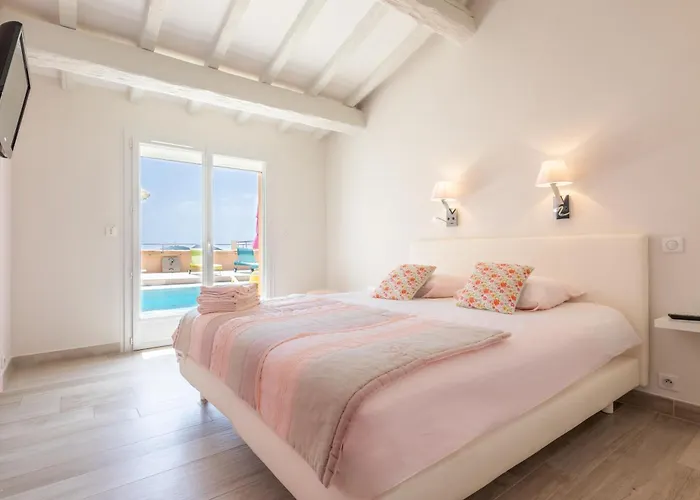 Mas D'esterel - Vue * Saint-Raphael (Var)